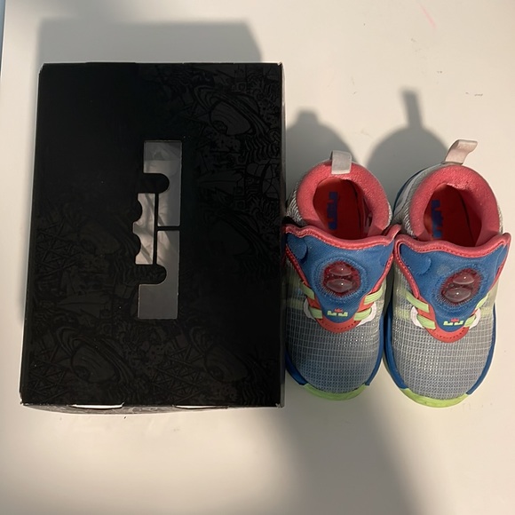 LebronXIX (TD) Toddler Boy Size 8 - Picture 3 of 9
